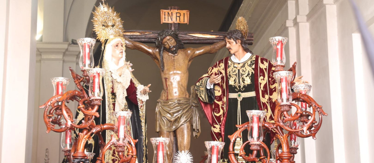 La hermandad de las Penas de Santiago realiza estación de penitencia