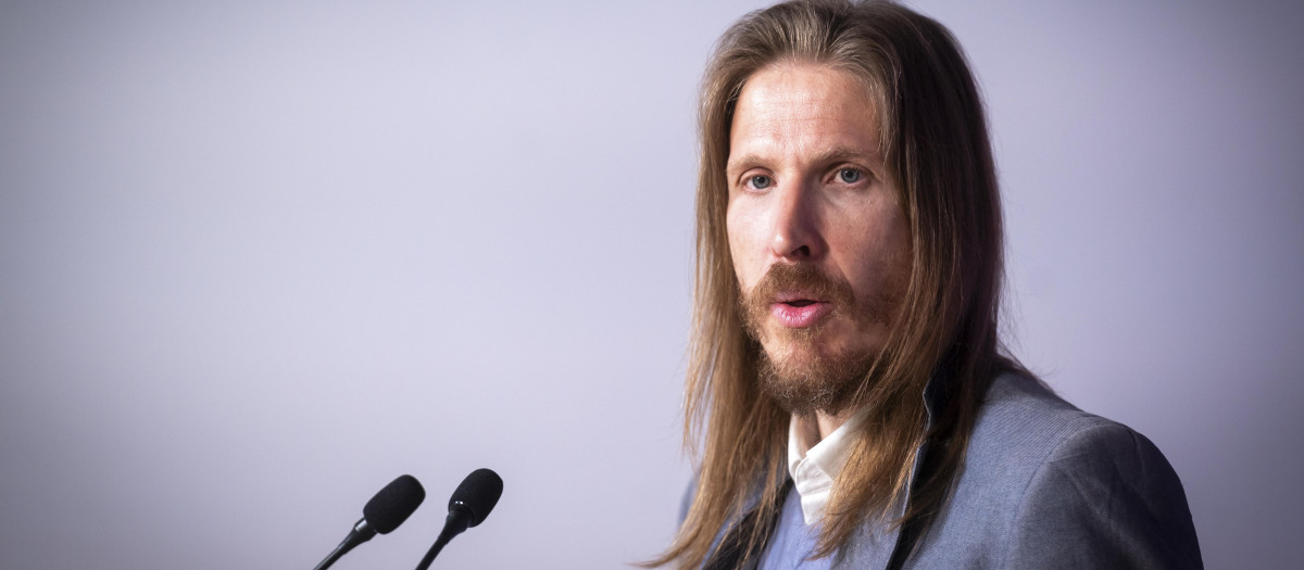 El portavoz de Podemos, Pablo Fernández, este lunes