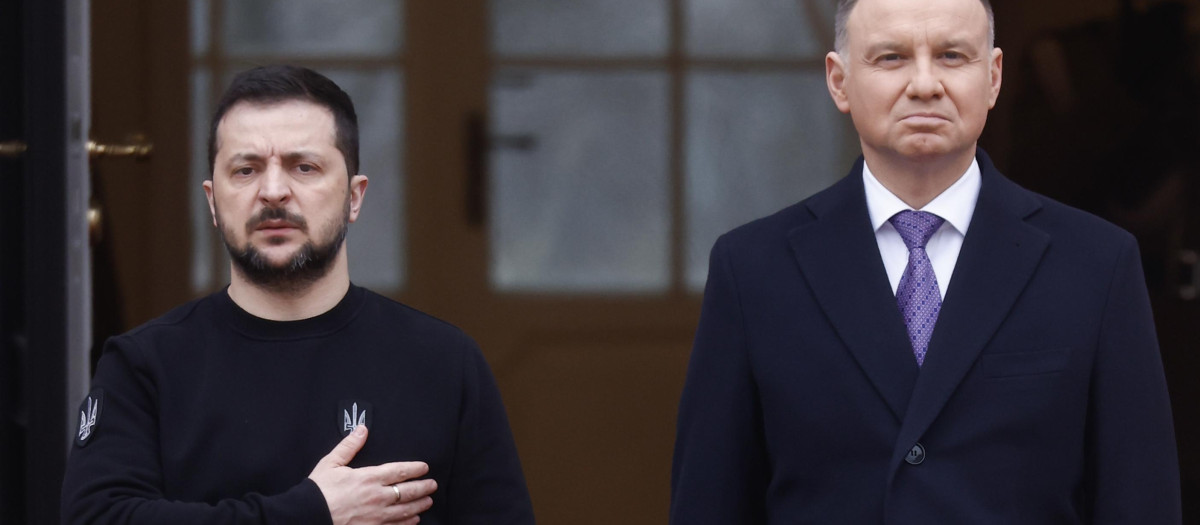 El presidente de Polonia, Andrzej Duda (derecha), junto con el presidente de Ucrania, Volodymyr Zelensky