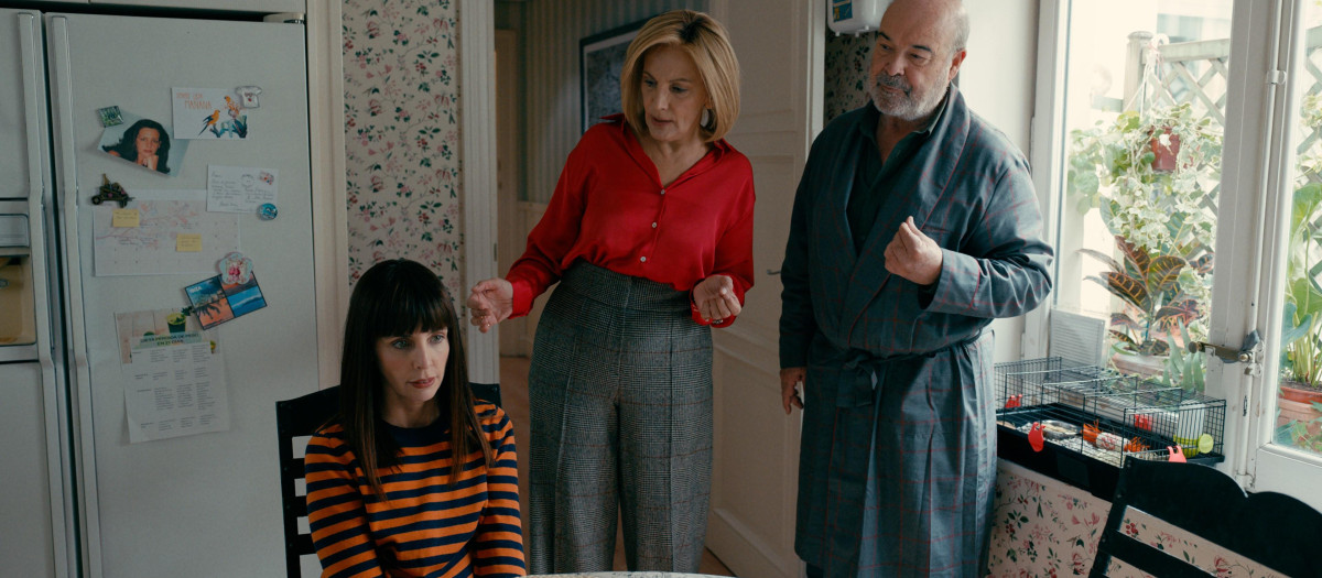 Marta González de Vega, a la izquierda de la imagen, es la protagonista de la película De Caperucita a loba