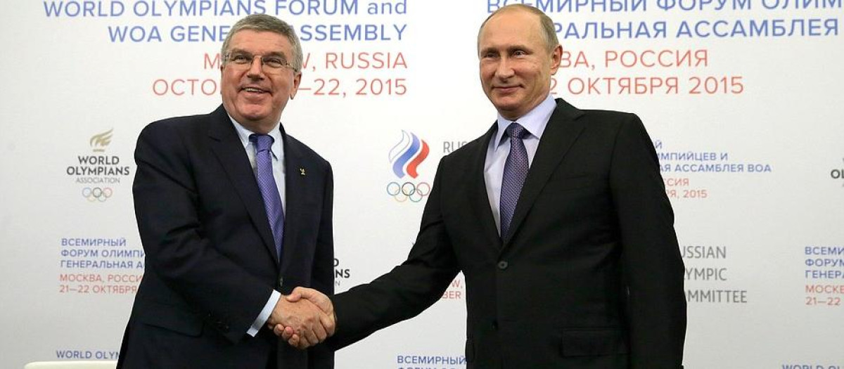 Thomas Bach, presidente del COI, con Vladimir Putin, en una imagen de archivo