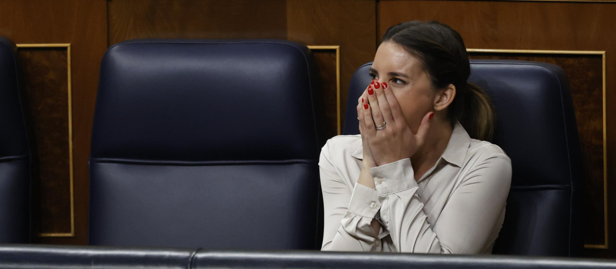 La ministra de Igualdad, Irene Montero durante una sesión de control al Gobierno