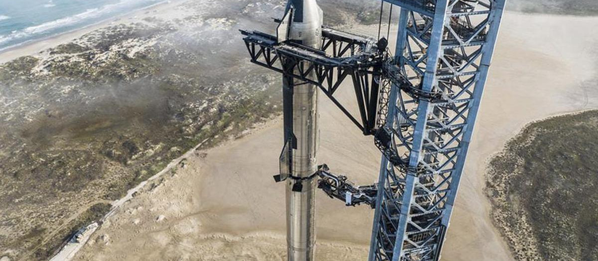 La nave Starship, en la plataforma de lanzamiento