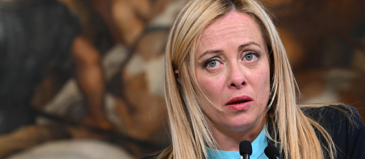 Giorgia Meloni durante una conferencia de prensa
