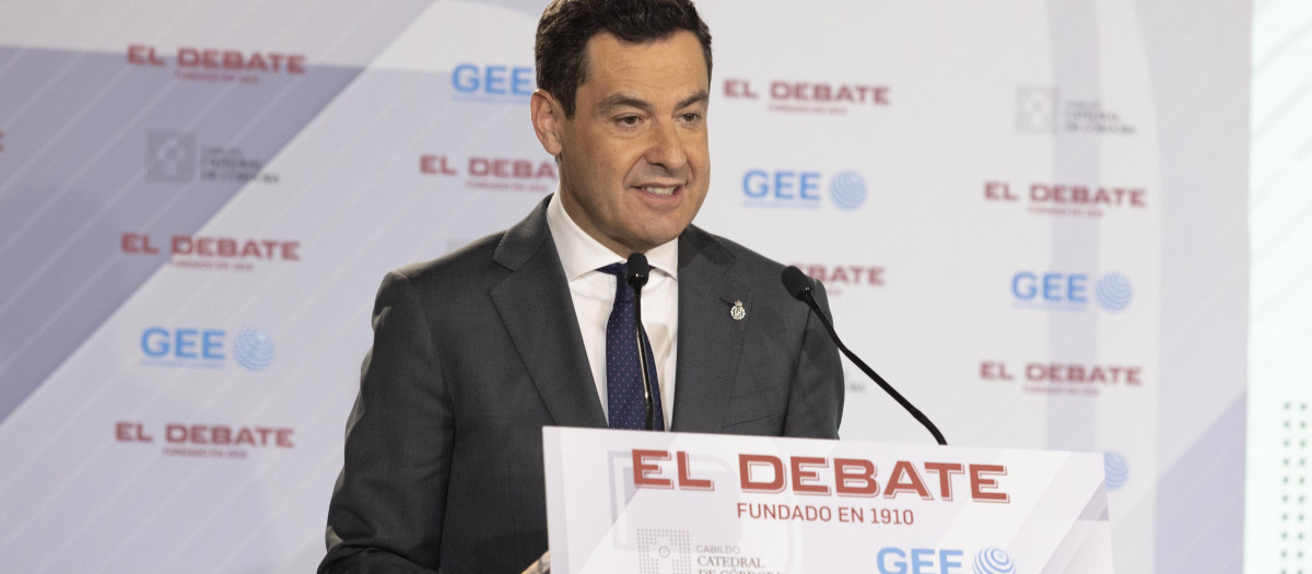 Juanma Moreno, durante la presentación de El Debate en Andalucía