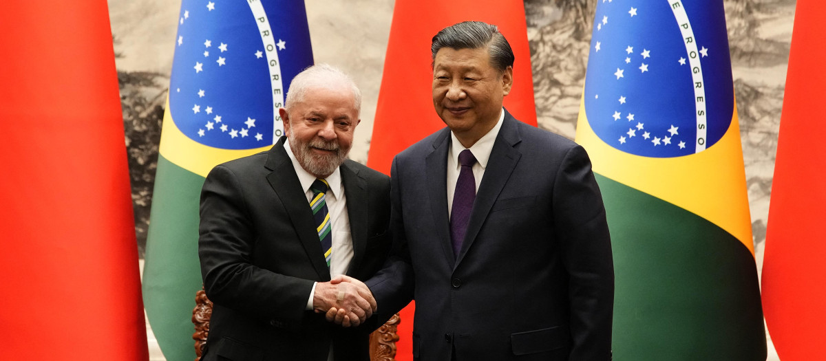 El presidente de China Xi Jinping y el presidente Luiz Inació Lula da Silva de Brasil en Pekín