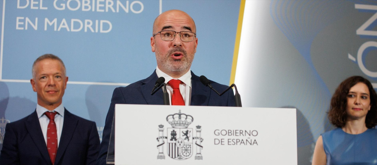 El nuevo delegado del Gobierno en la Comunidad de Madrid, Francisco Martín, interviene durante la toma de posesión de su nuevo cargo, en la Delegación del Gobierno, a 30 de marzo de 2023, en Madrid (España). Francisco Martín Aguirre releva a Mercedes González, quien ha cesado en su puesto para asumir la dirección de la Guardia Civil. El Consejo de Ministros aprobó el martes 28 de marzo su nombramiento, el cual ha aparecido publicado en el Boletín Oficial del Estado (BOE). Se trata del quinto delegado en la Comunidad de Madrid bajo el Gobierno de Pedro Sánchez, después de José Manuel Rodríguez Uribes, María Paz García Vera, José Manuel Franco y Mercedes González.
30 MARZO 2023;MADRID;TOMA POSESIÓN;NUEVO DELEGADO DEL GOBIERNO COMUNIDAD DE MADRID
Alejandro Martínez Vélez / Europa Press
30/3/2023