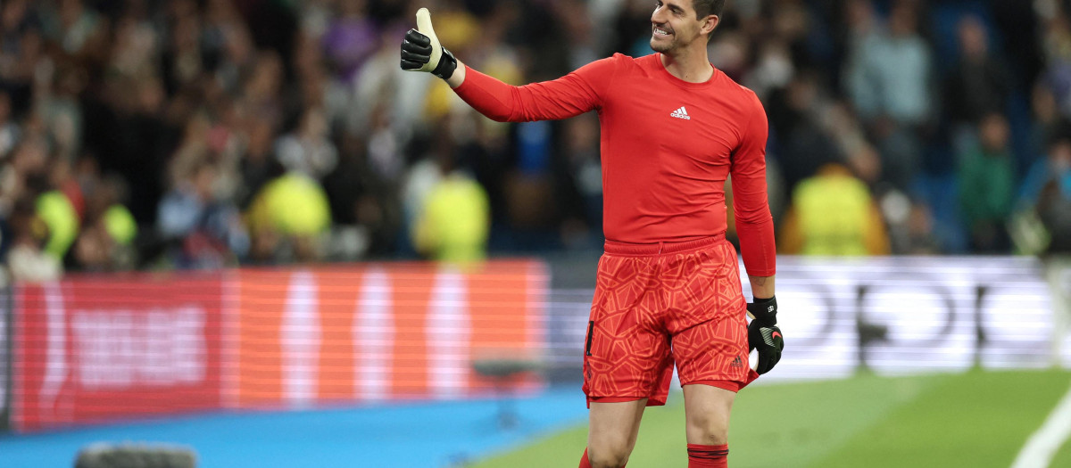 Thibaut Courtois celebra un triunfo esta temporada en el Santiago Bernabéu