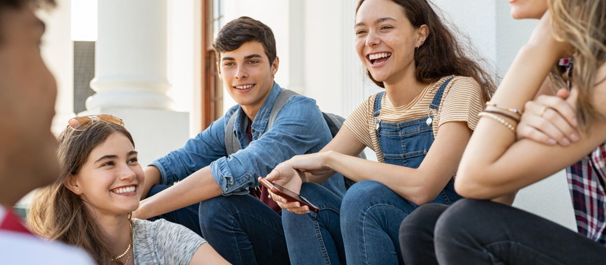 Adolescentes riéndose