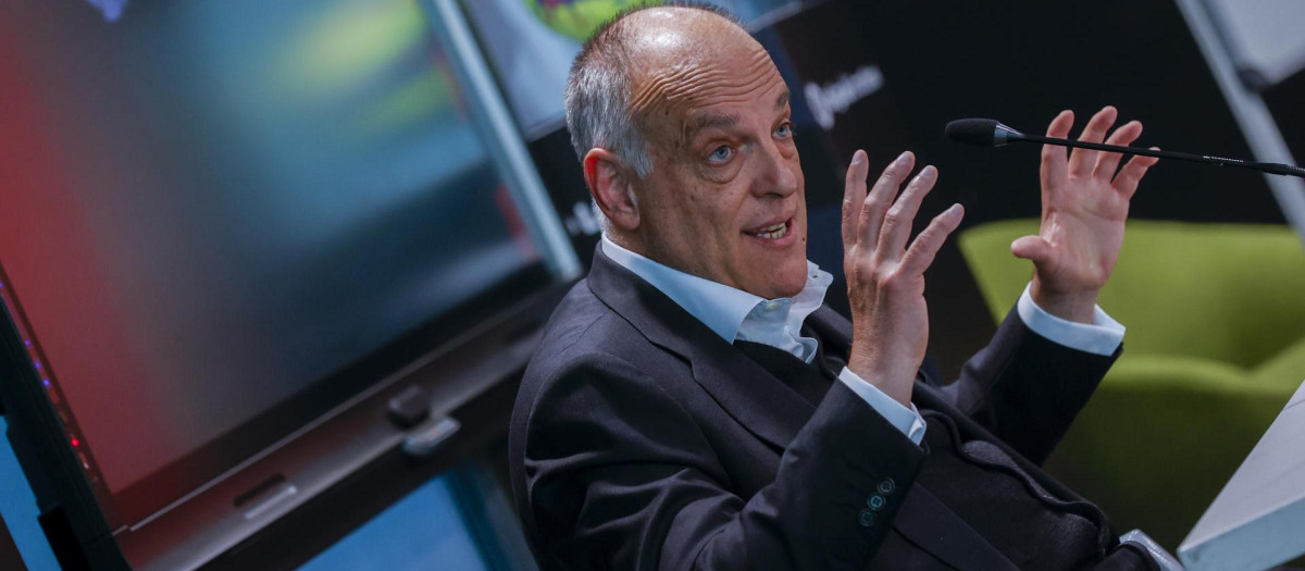 Tebas admite que le gustaría volver a contar con Messi, pero lo primero son las normas financieras