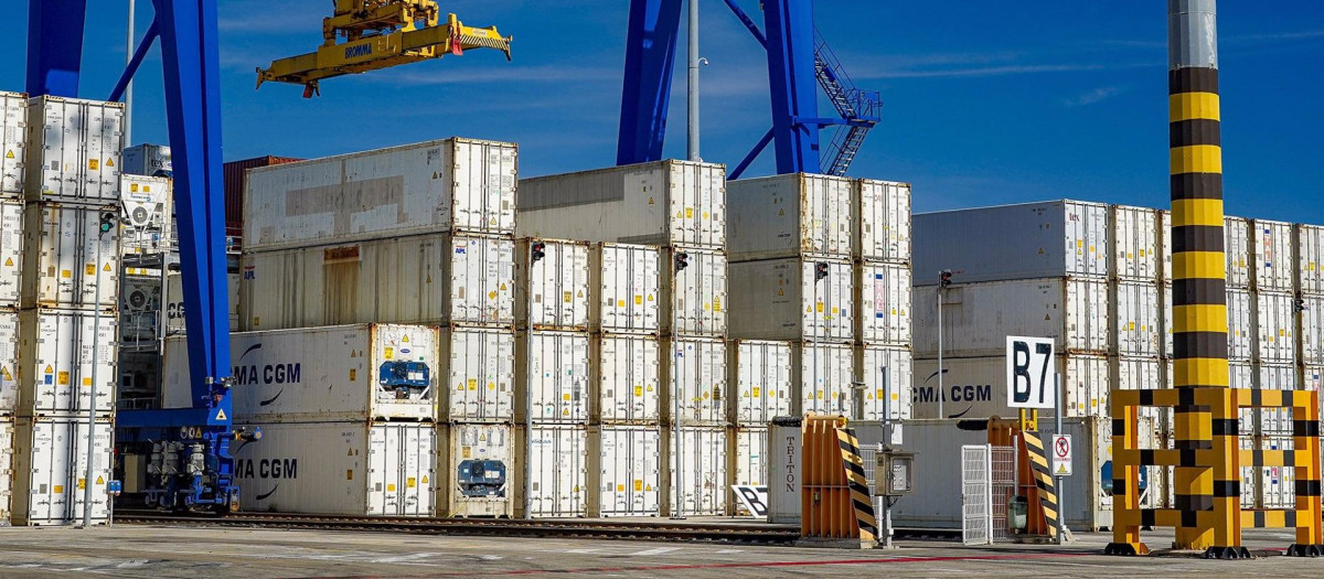 Contenedores de mercancías en el Puerto de Algeciras