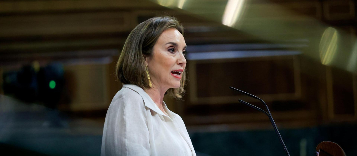 La portavoz del PP, Cuca Gamarra, interviene en el pleno celebrado este jueves en el Congreso