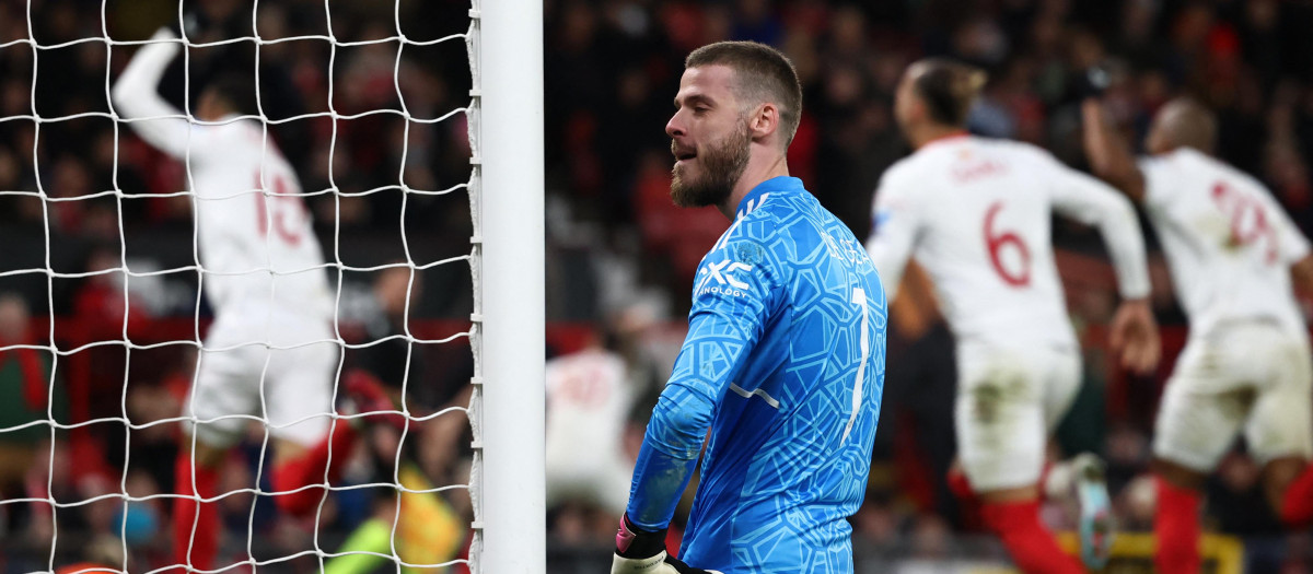 David de Gea se lamenta tras encajar uno de los tres goles que marcó el Sevilla