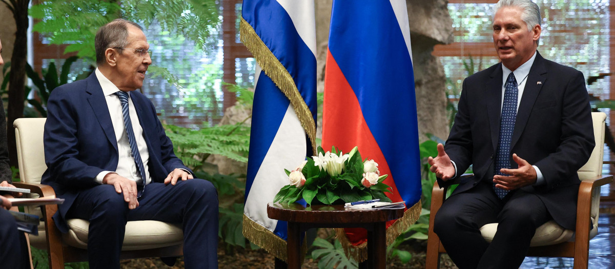 El ministro de Relaciones Exteriores de Rusia, Sergei Lavrov junto a Miguel Díaz-Canel en La Habana