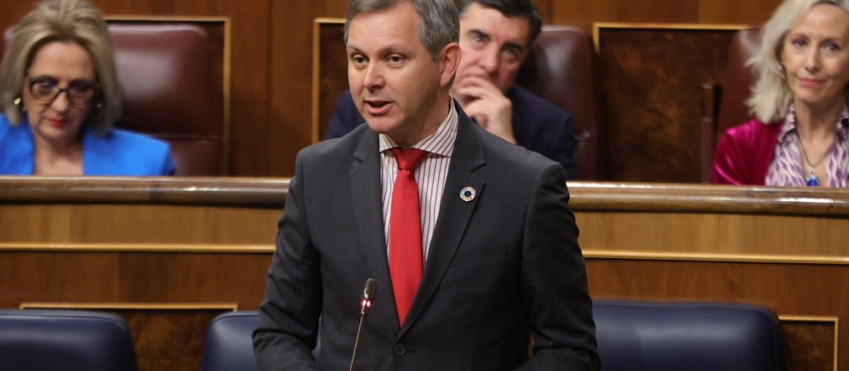 El ministro de Sanidad, José Miñones
