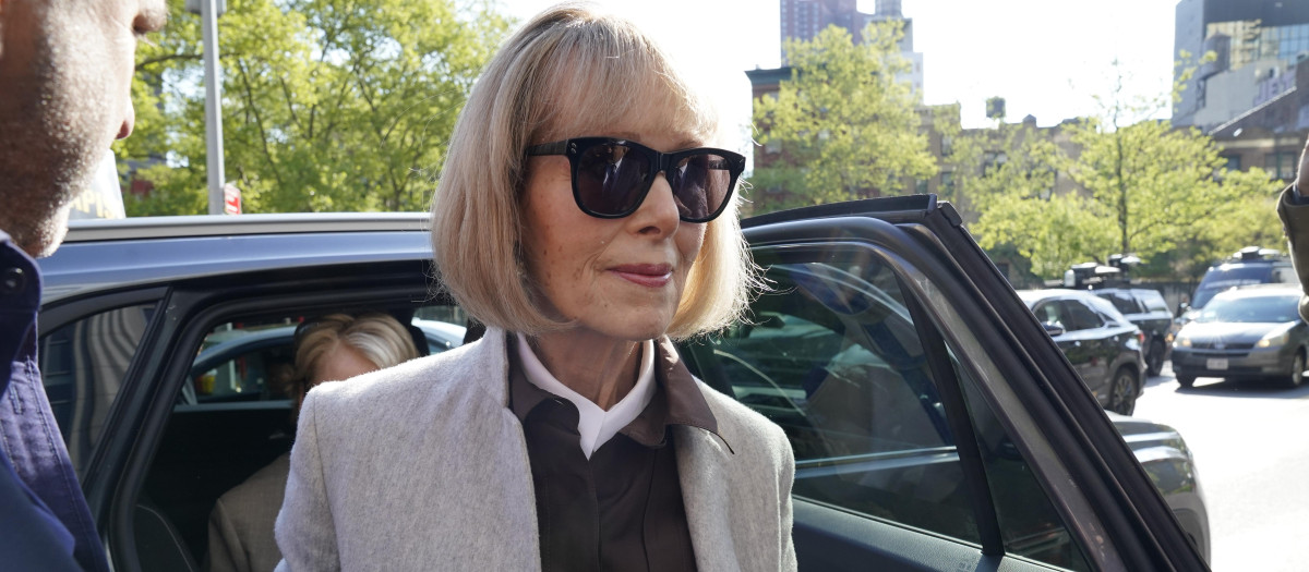 La escritora E. Jean Carroll llega al juzgado de Nueva York