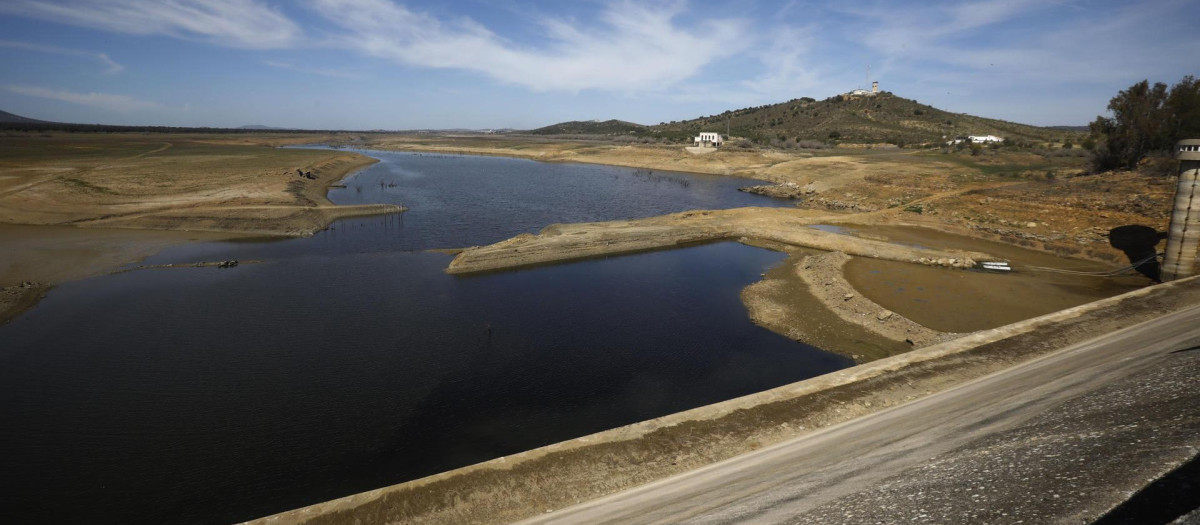 Escasez de agua en el embalse de Sierra Boyera en Bélmez (Córdoba)