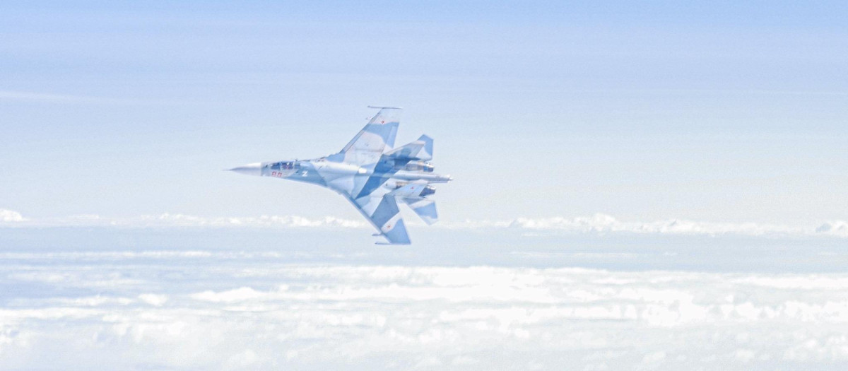 Caza ruso sobrevuela el mar Báltico