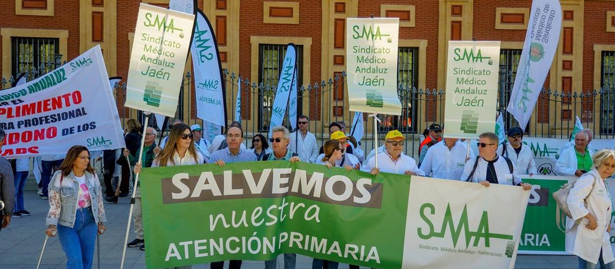 Imagen de una manifestación convocada por Sindicato Médico Andaluz ante el Palacio de San Telmo, en Sevilla