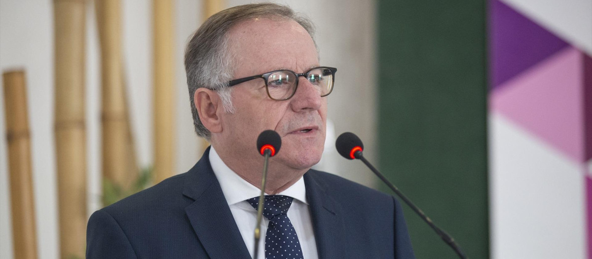 El presidente de Melilla, Eduardo de Castro, interviene en el coloquio ‘Análisis y futuro de la Ciudad de Melilla’ dentro del V Foro Empresarial de Melilla, a 26 de enero de 2023, en Melilla (España). Durante el foro, han reflexionado sobre las perspectivas económicas, políticas y sociales para el 2023, tratando temas como la gestión de los fondos europeos en el contexto global de una economía interdependiente y la influencia de esta situación en el futuro del tejido empresarial.
26 ENERO 2023;FORO EMPRESARIAL;MELILLA;FORO EMPRESARIAL;ALBERTO RUIZ-GALLARDÓN
ILIES AMAR / Europa Press
(Foto de ARCHIVO)
26/1/2023