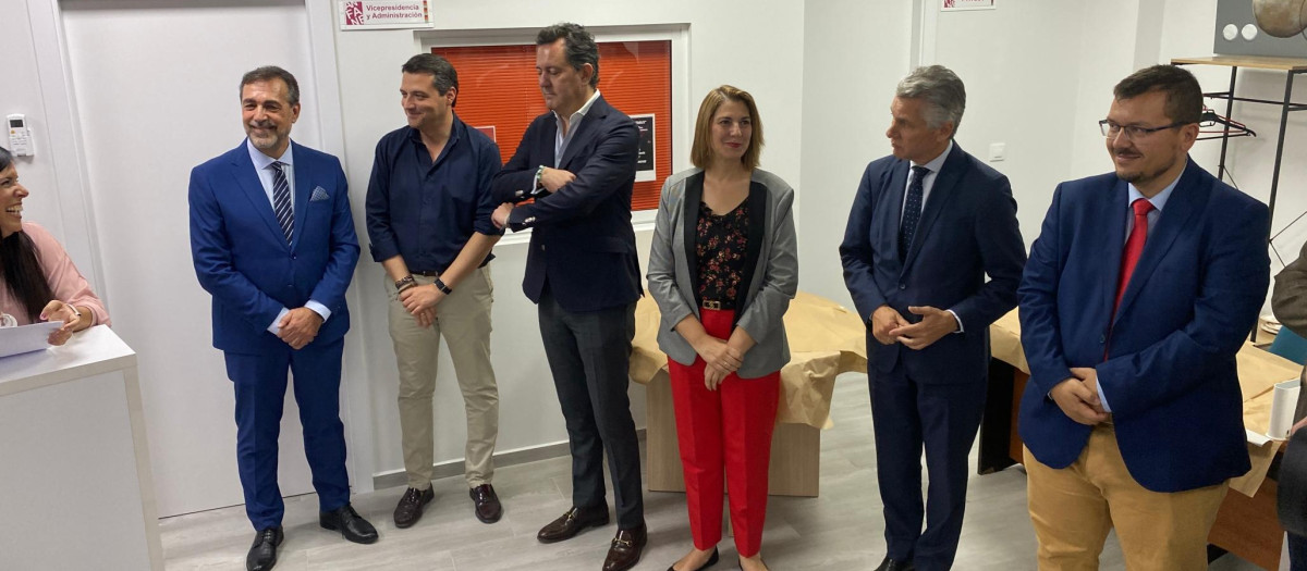 Autoridades en la inauguración del centro de Anfane