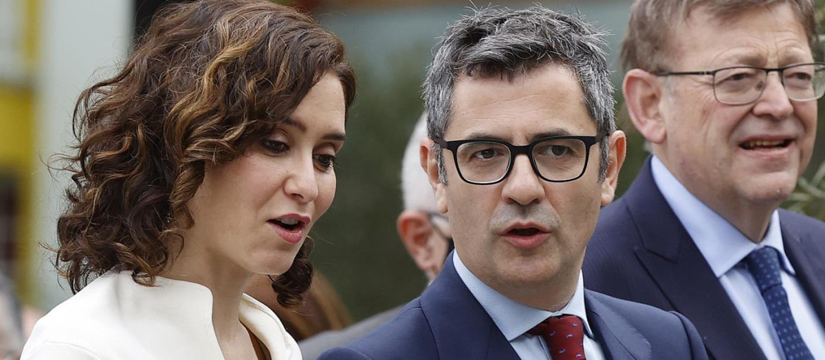 La presidenta de la Comunidad de Madrid, Isabel Díaz Ayuso, junto a Félix Bolaños