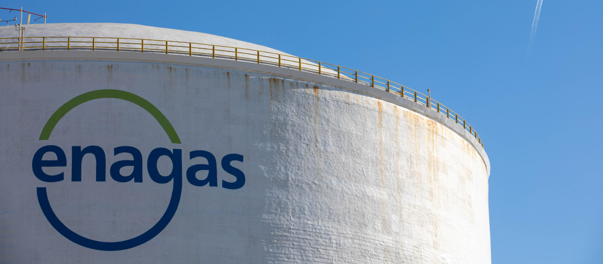 Planta de regasificación de Enagás del Puerto de Barcelona