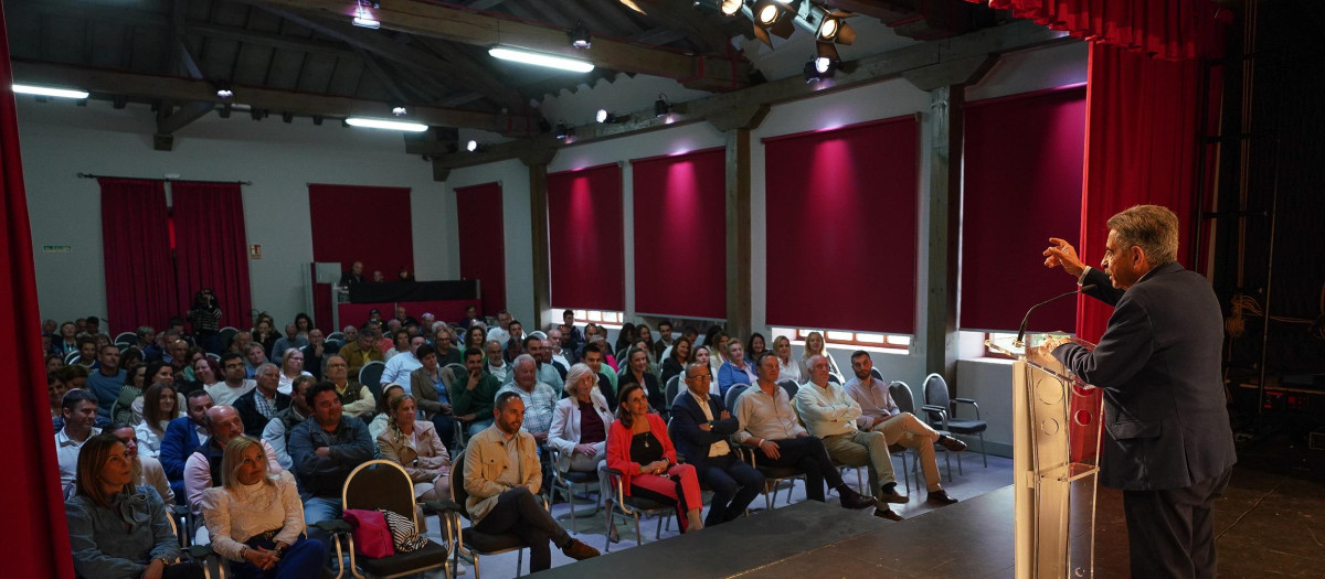 El presidente de Cantabria, Miguel Ángel Revilla, pronuncia un discurso en la localidad de Orejo, en Cantabria