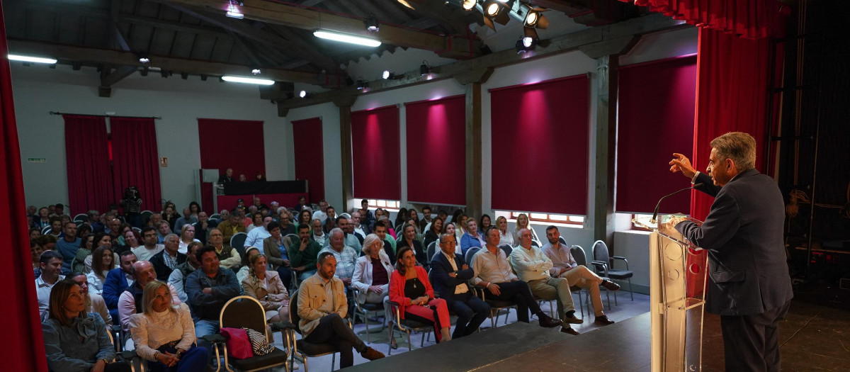 El presidente de Cantabria, Miguel Ángel Revilla, pronuncia un discurso en la localidad de Orejo, en Cantabria