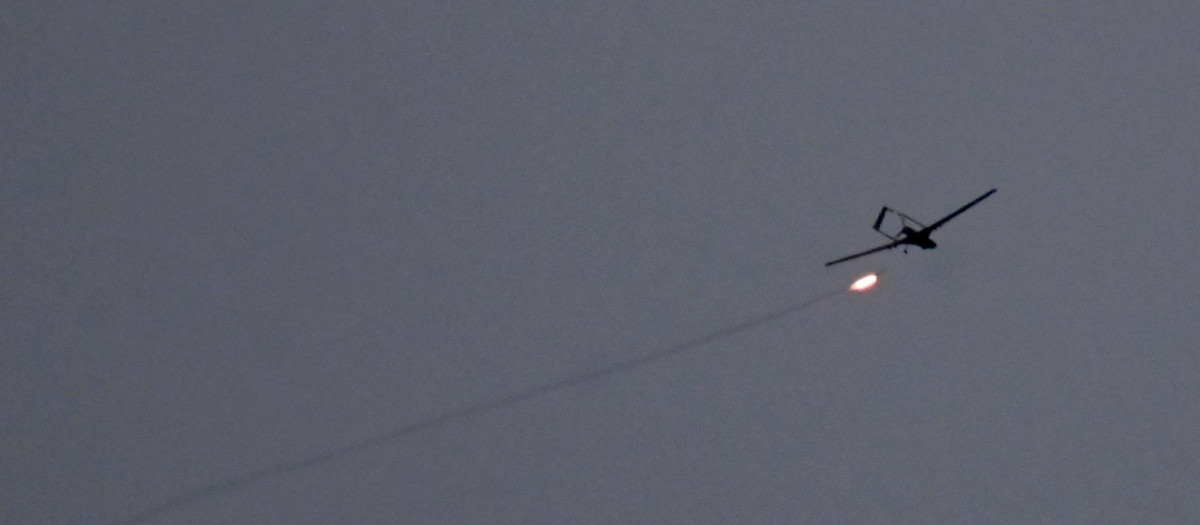 La defensa aérea ucraniana dispara contra un dron ruso que sobrevolaba Kiev
