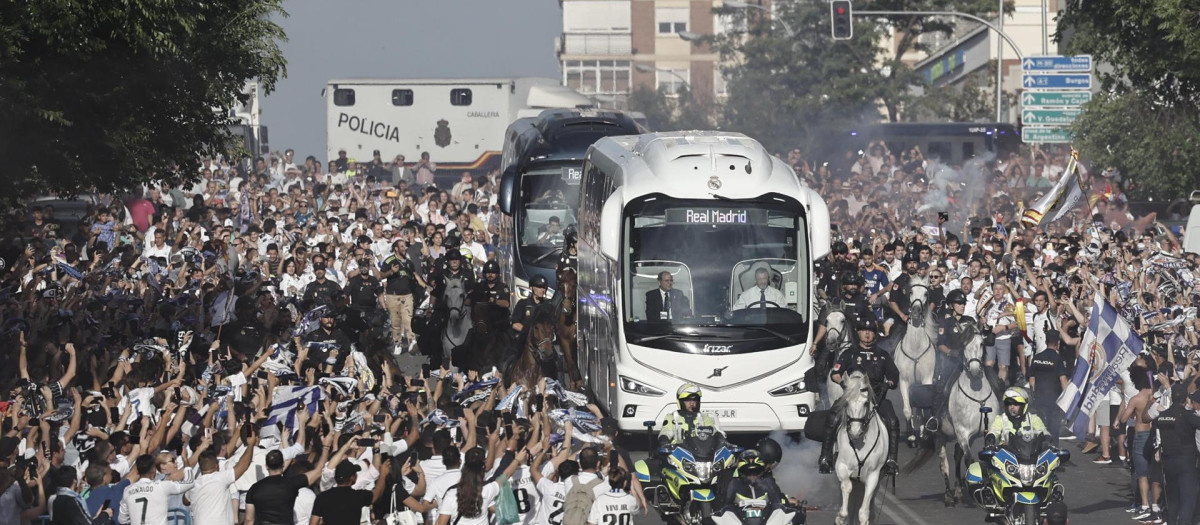 Así ha sido el recibimiento de la afición del Real Madrid al equipo ...