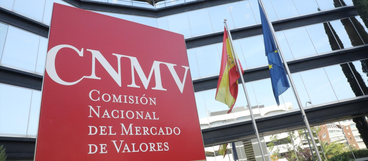 Fachada del edificio de la Comisión Nacional del Mercado de Valores.