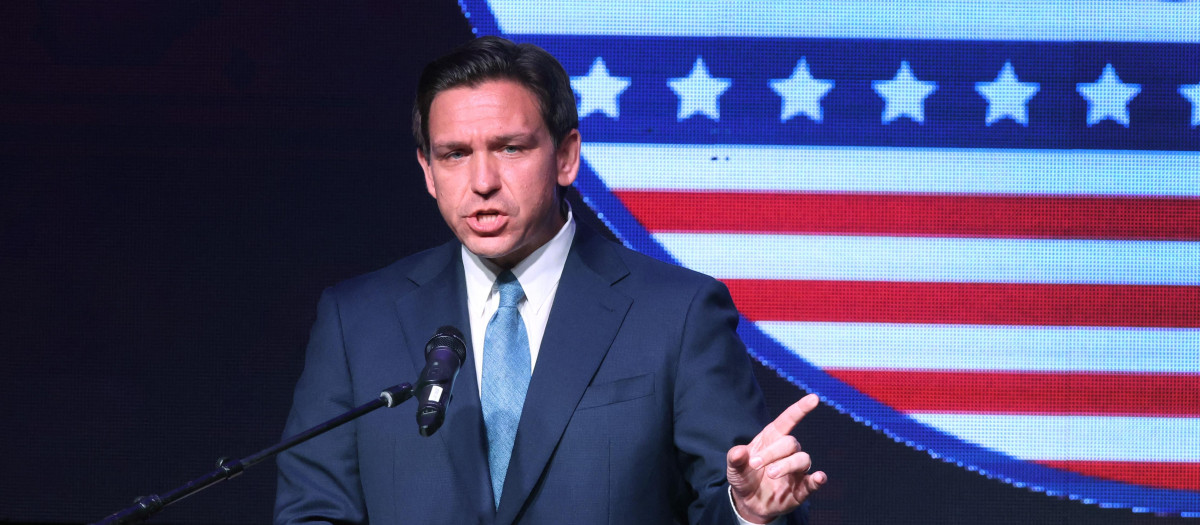 Ron DeSantis, gobernador de Florida durante un discurso en Wisconsin