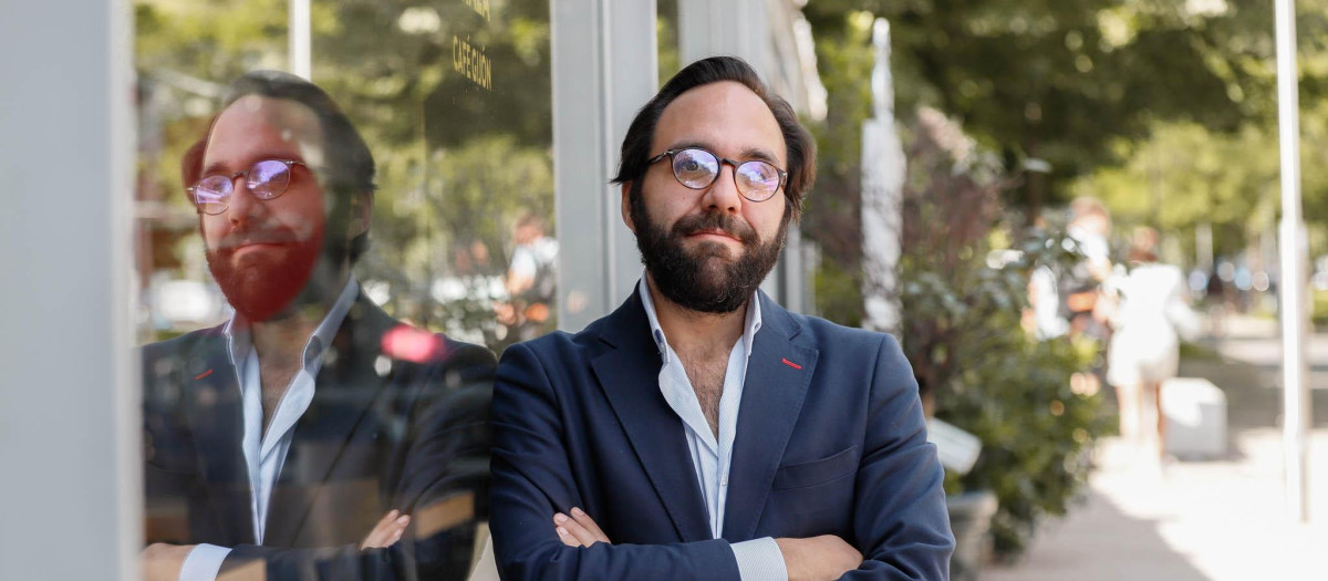 El escritor y poeta Álvaro Petit