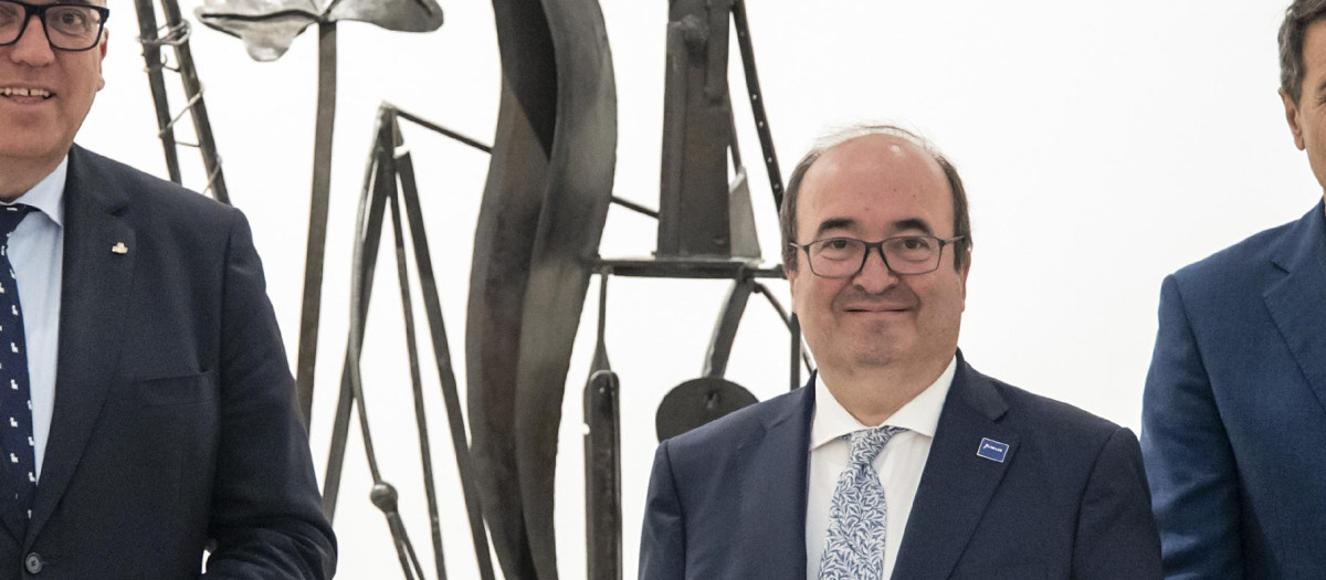 El ministro de Cultura y Deporte, Miguel Iceta, en la inauguración de la exposición "Picasso escultor. Materia y cuerpo" en el Museo Picasso de Málaga