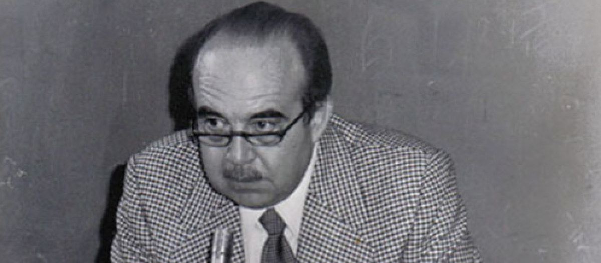 Fernando Lázaro Carreter durante una conferencia en Japón en 1974