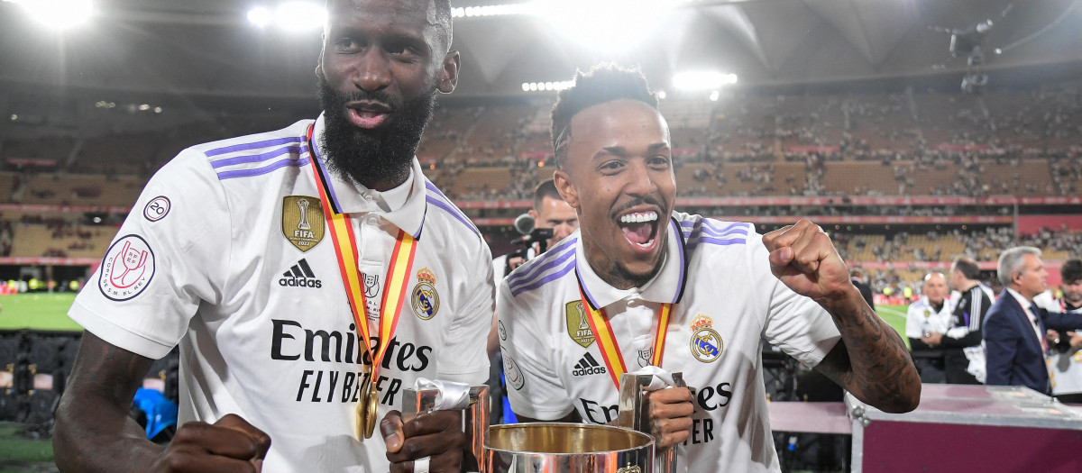 Rüdiger y Militao, con el trofeo de la Copa del Rey: ¿quién será titular en Champions?