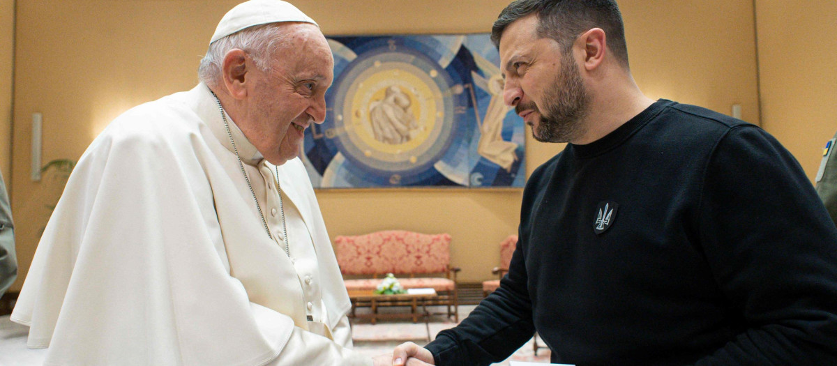 El Papa Francisco y Volodimir Zelenski en la audiencia del Vaticano