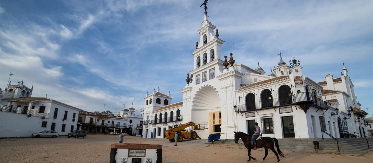 Fachada del Santuario durante el fin de semana de la Romería del Rocio en la Aldea . 23 de mayo de 2021 en Almonte, Huelva, España.
Joaquin Corchero / Europa Press
(Foto de ARCHIVO)
23/5/2021
