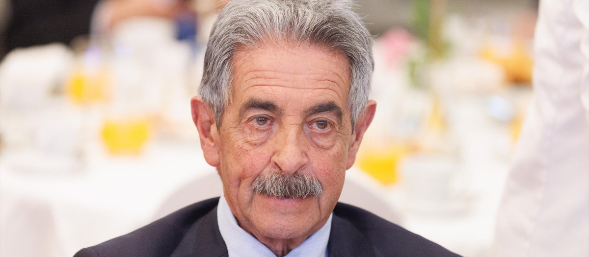 El presidente de Cantabria y candidato a la reelección, Miguel Ángel Revilla, durante un desayuno informativo de la tribuna Fórum Europa, en el Hotel Mandarin Oriental Ritz, a 12 de abril de 2023, en Madrid (España).
12 ABRIL 2023;REVILLA;DESAYUNO INFORMATIVO
Eduardo Parra / Europa Press
(Foto de ARCHIVO)
12/4/2023