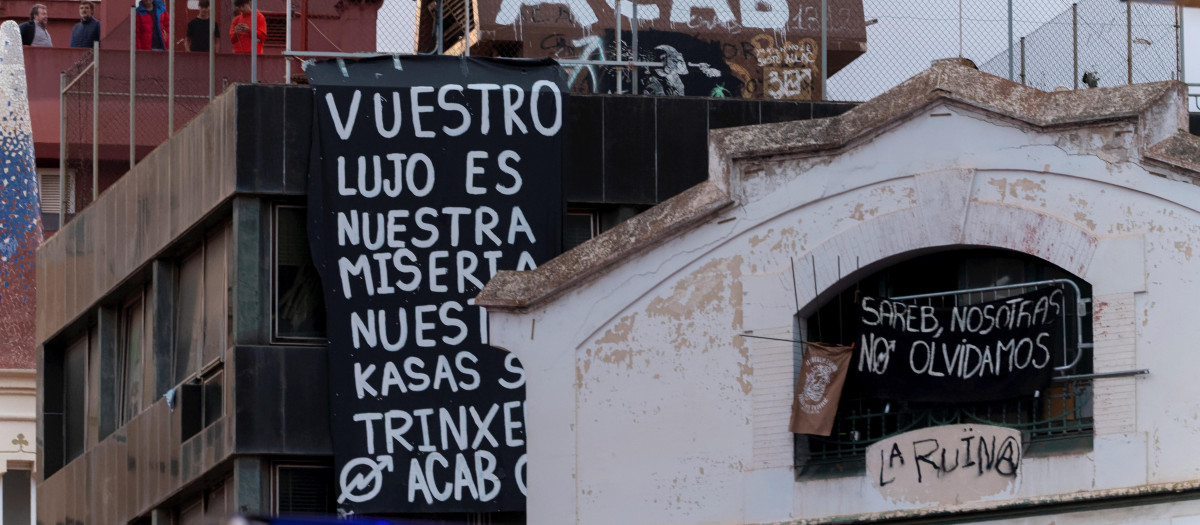 Imagen de las casas okupadas de Bonanova