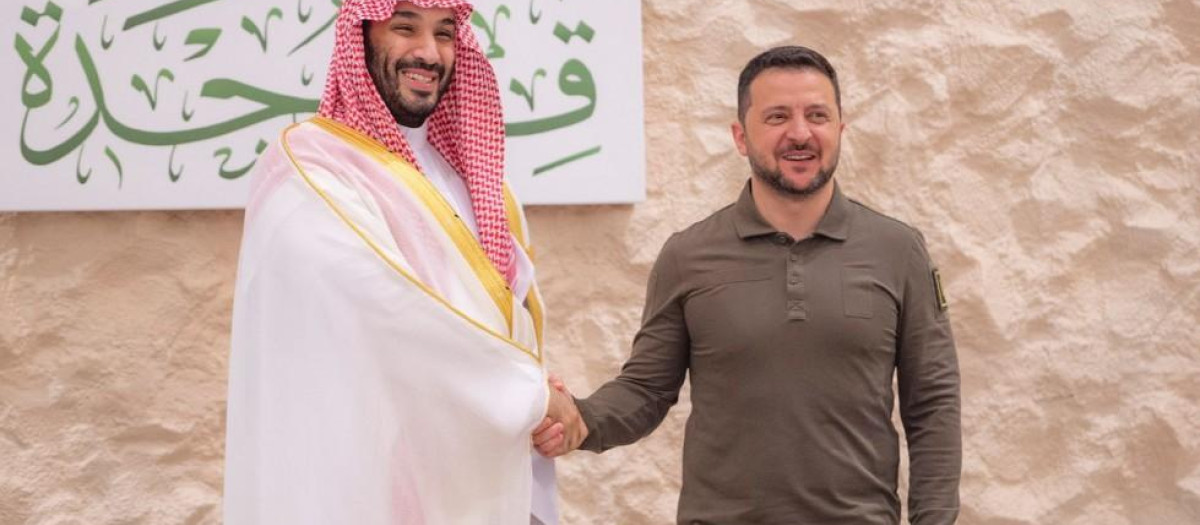 El presidente ucraniano Volodimir Zelenski y el príncipe heredero de Arabia Saudí Muhammad Bin Salman