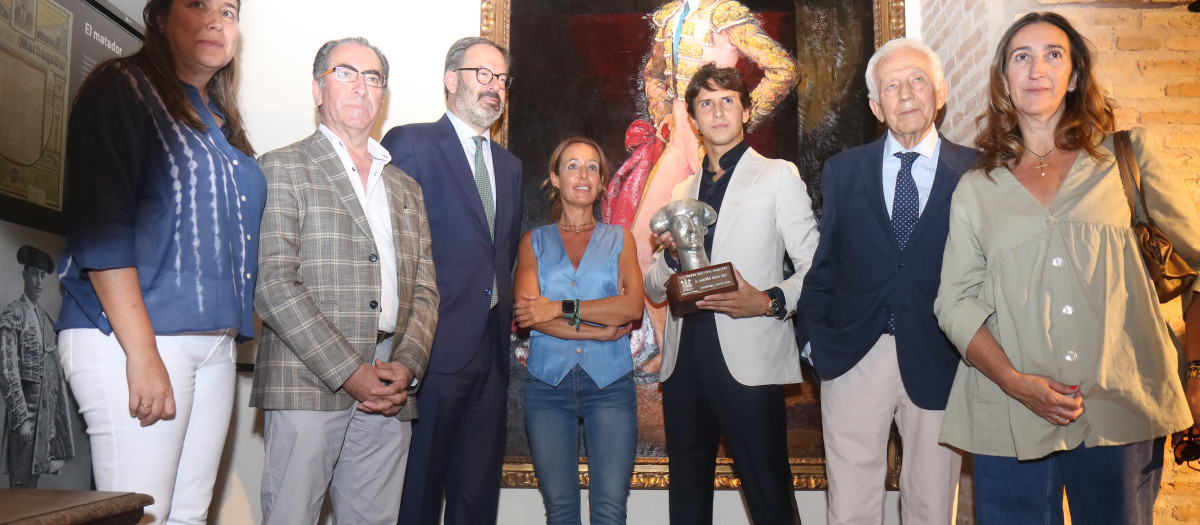 Entrega del Trofeo Manolete a Roca Rey
