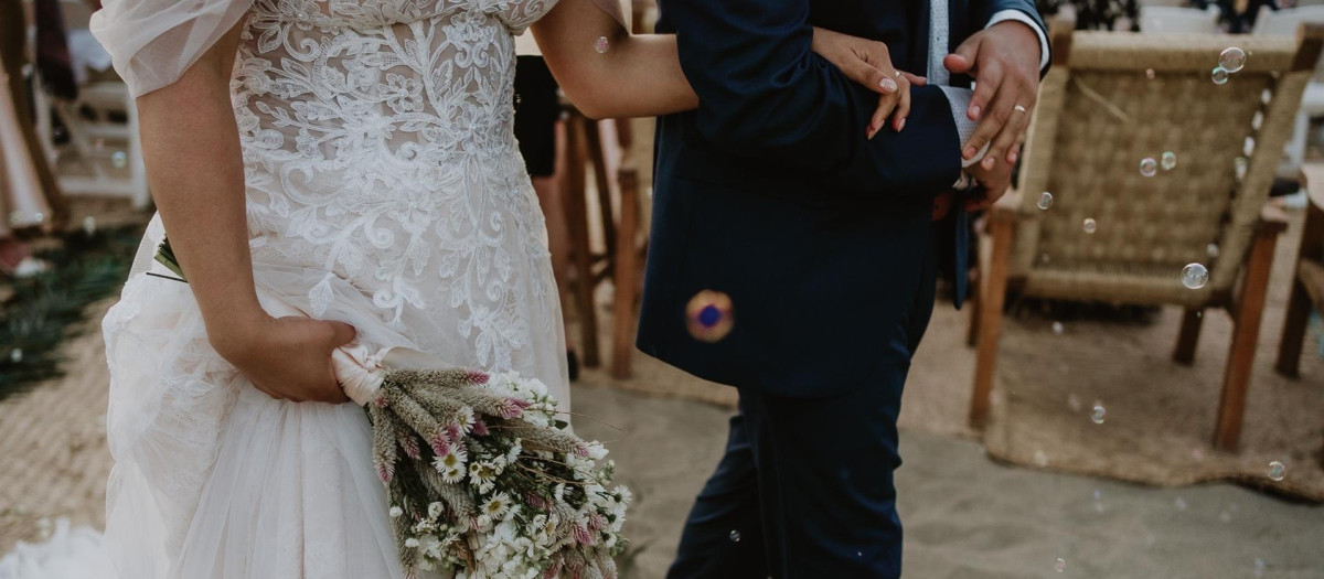 Una pareja de recién casados