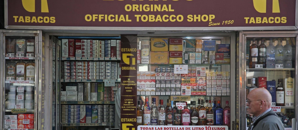 Una tienda de tabaco y venta de alcohol
