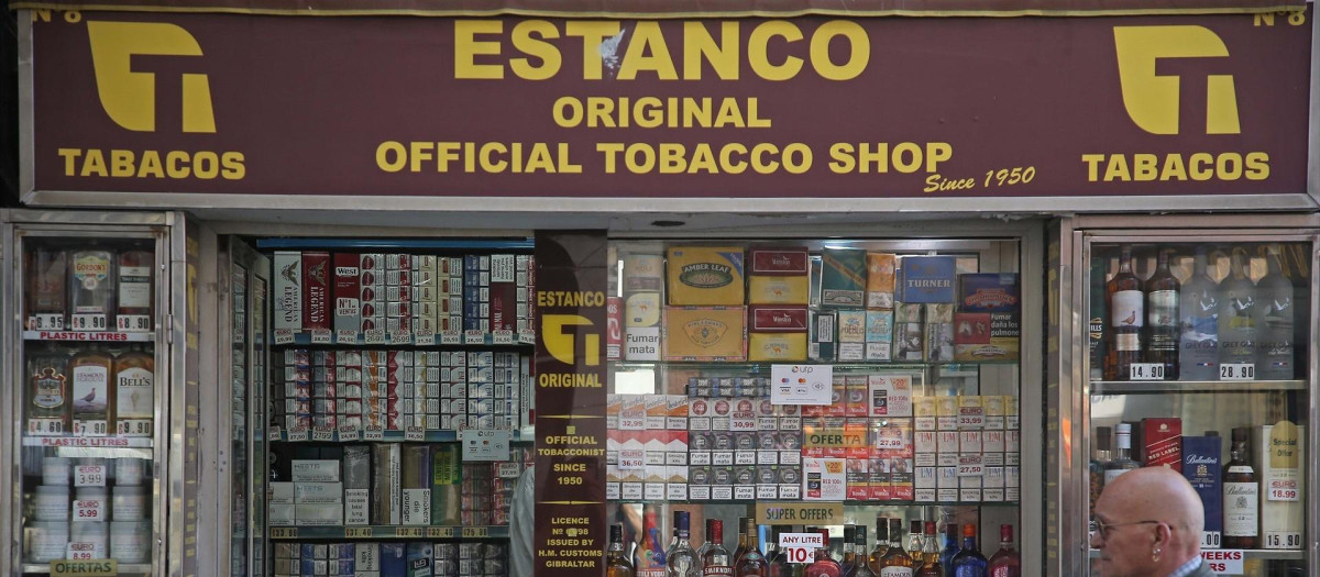 Una tienda de tabaco y venta de alcohol