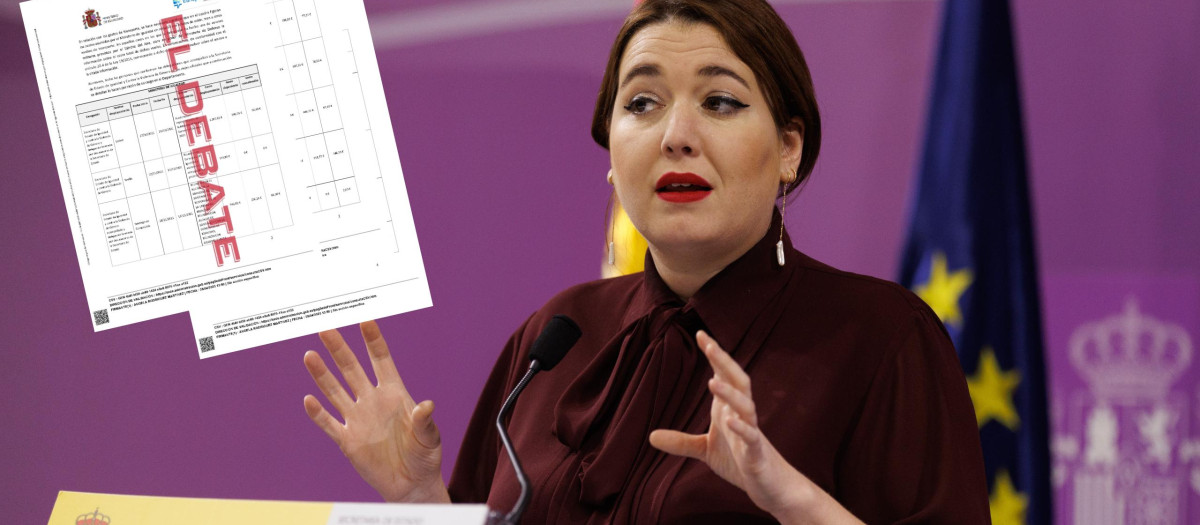 Pam Rodríguez, junto al documento con todos sus gastos en viajes