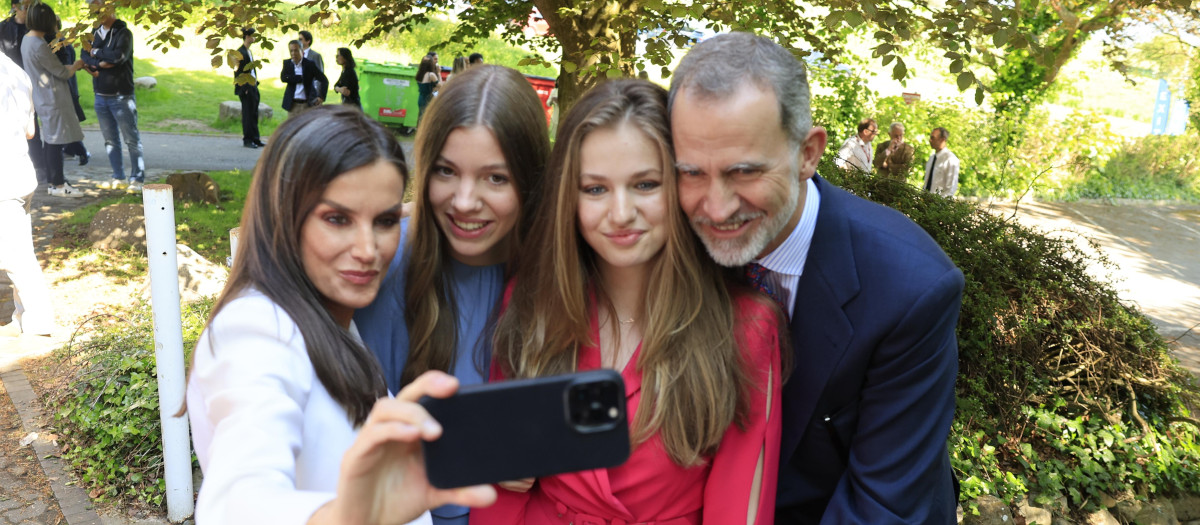 The King and Queen of Spain, Felipe VI and Queen Letizia and Princess Sofia attend the graduation of Princess Leonor at UWC Atlantic College in Gaes, 20 May 2023