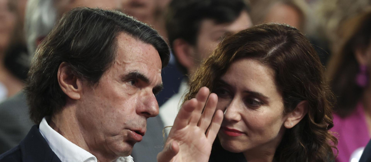 Isabel Díaz Ayuso (d), junto con el expresidente del Gobierno José María Aznar