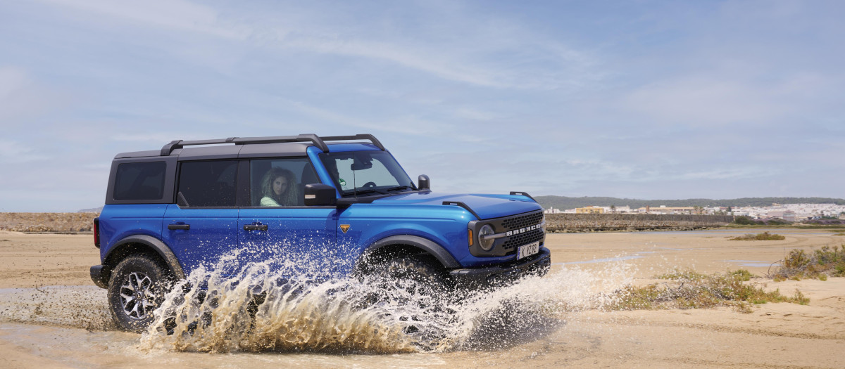 Concesiones a la comodidad las justas, el Ford Bronco es lo que es